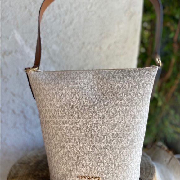 MICHAEL Michael Kors Handbags - Michael Kors BOWERY HOBO Retail Value $378